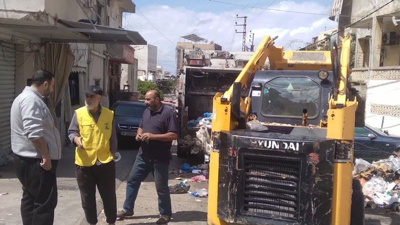 "الحزب" واصل رفع النفايات في أحياء التعمير الوسطاني والفيلات في صيدا!