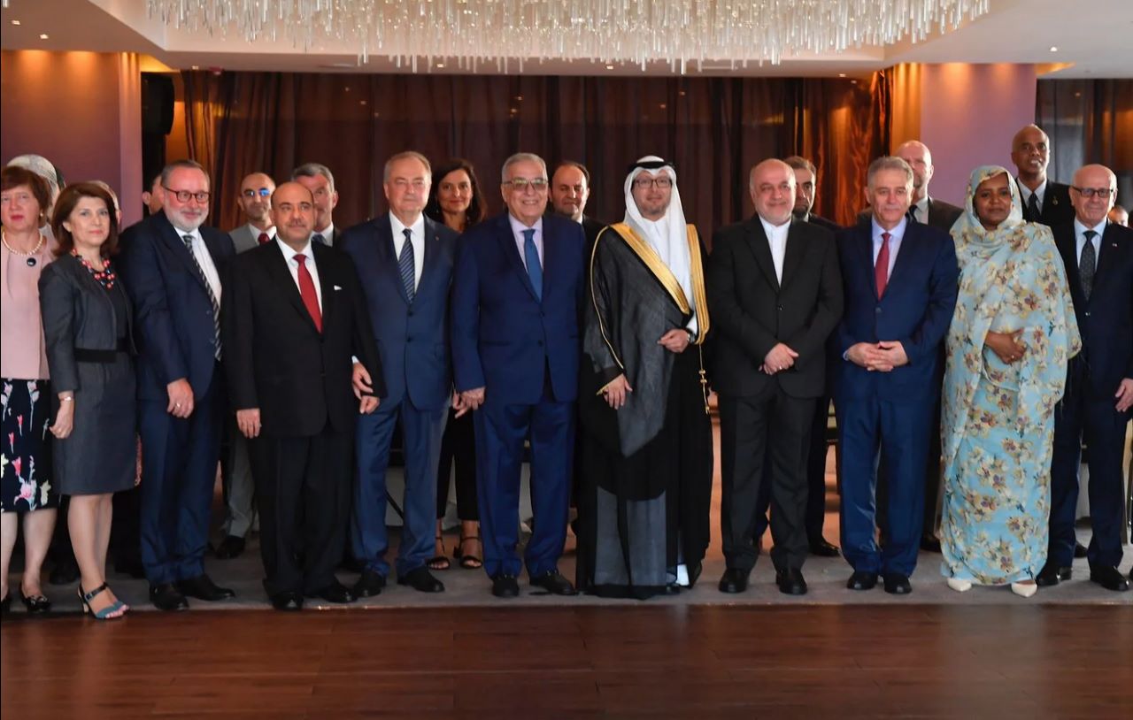 السفير بخاري يولم بمشاركة حشد من السفراء العرب والأجانب