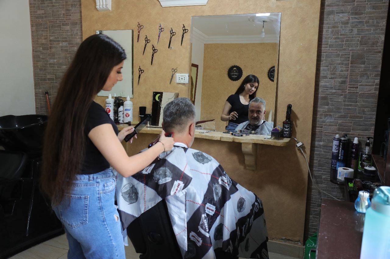 بالصور: نساء يقتحمن مهن الرجال ويُغامرن: من القصّ إلى الطبل فالـ"دريفتينغ"