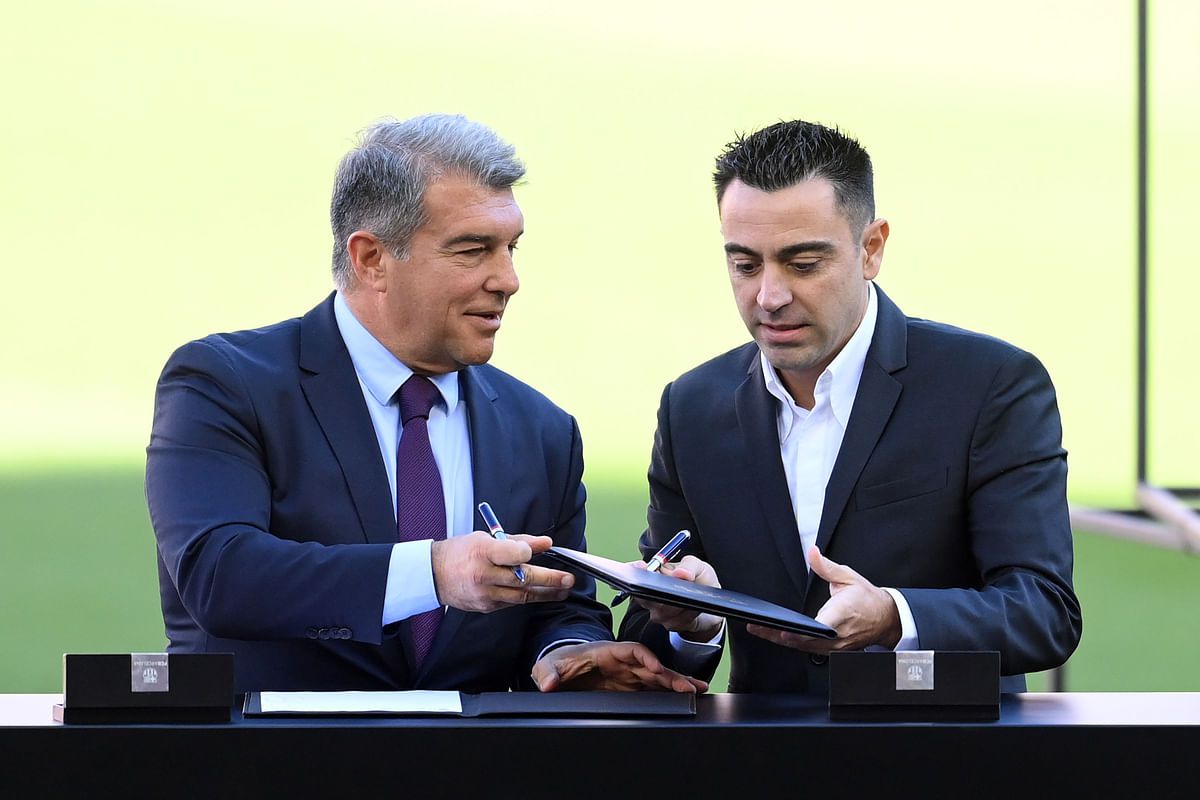 برشلونة يُوقف مفاوضات تجديد عقد تشافي لهذا السبب