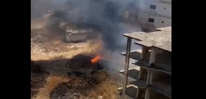 حريق مفتعل… النيران اقتربت من المنازل والمولدات الكهربائيّة والأهالي يُناشدون