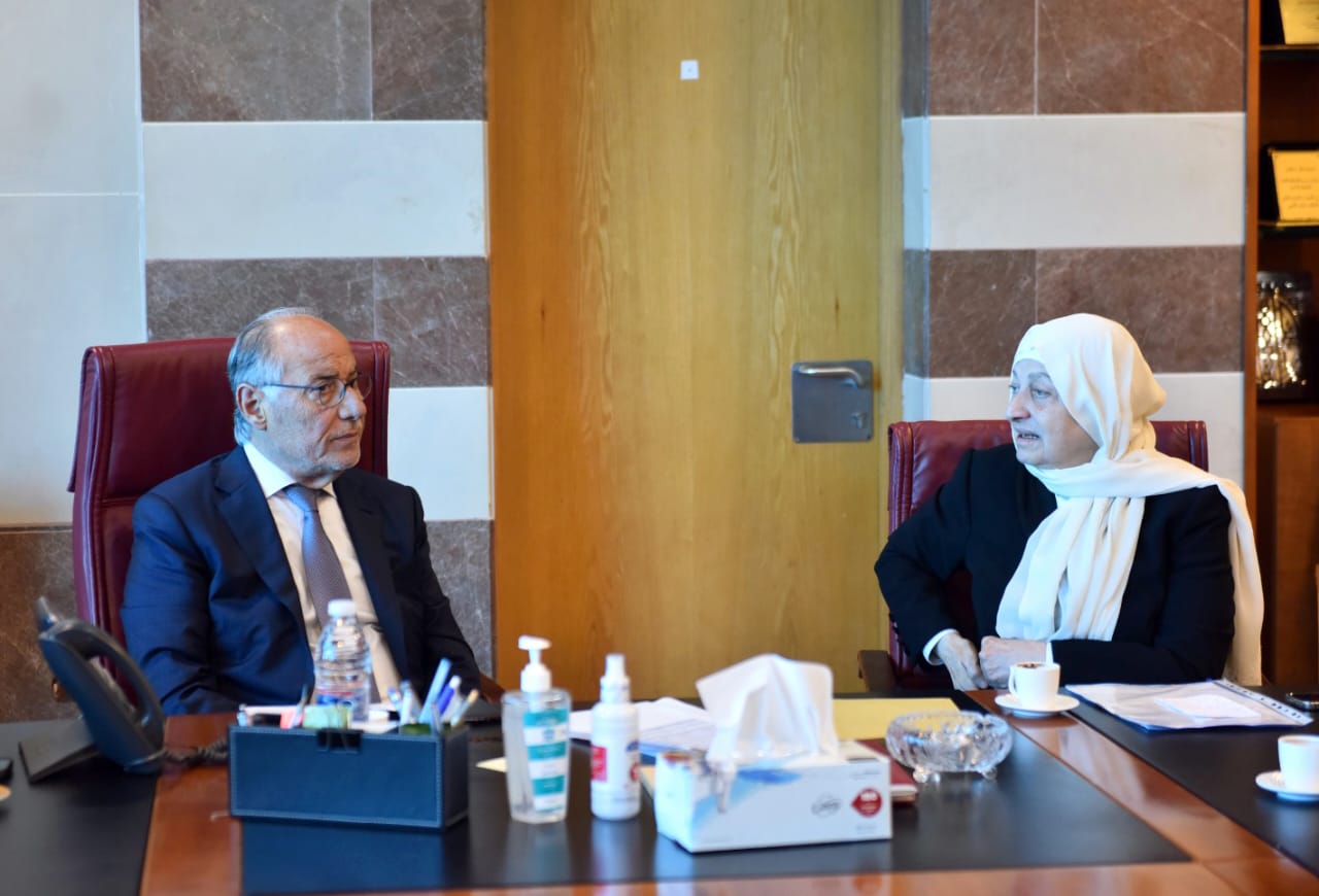 الوزير الحلبي عرض وبهية الحريري سبل تدريس البكالوريا الدولية
