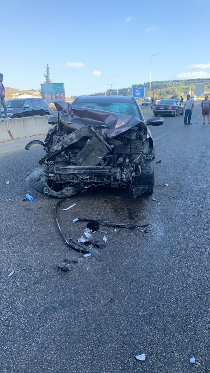 بالصور: حادث سير مروع على اتوستراد البيسارية - الصرفند...