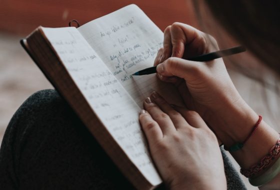 منها تقليل التوتر… 6 فوائد صحية مذهلة لكتابة اليوميات!