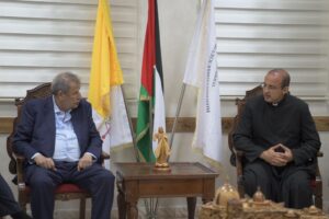 د. خوري يلتقي راعي كنيسة السيدة العذراء فاطيما للاتين الاب عيسى حجازين