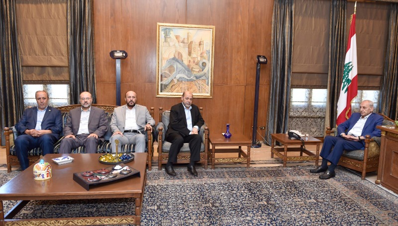 الرئيس بري تابع مع ابو مرزوق والأحمد التطورات في عين الحلوة