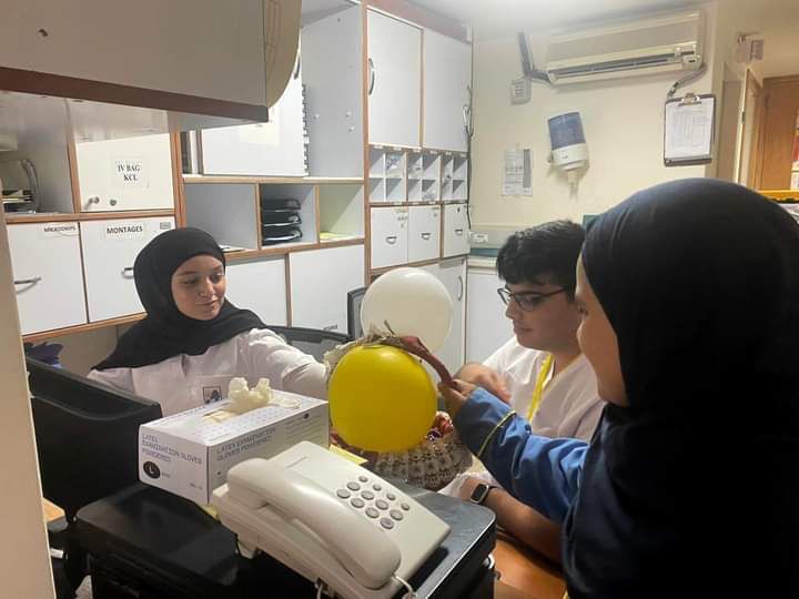 فوج صيدا في كشافة الإمام المهدي يزور الأطفال المرضى ويقدم الهدايا بمناسبة المولد النبوي الشريف