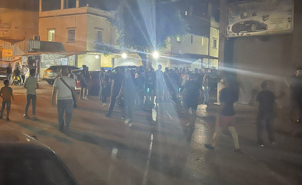 بالفيديو.. اشكال كبير بين النازحين السوريين ولبنانيين في الدورة والامور تخرج عن السيطرة!