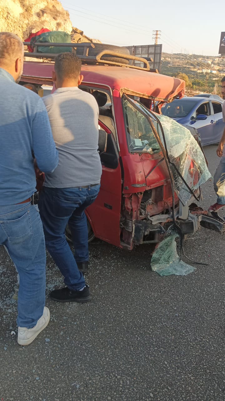 بالصور.. حادث سير مروع على اوتوستراد الغازية