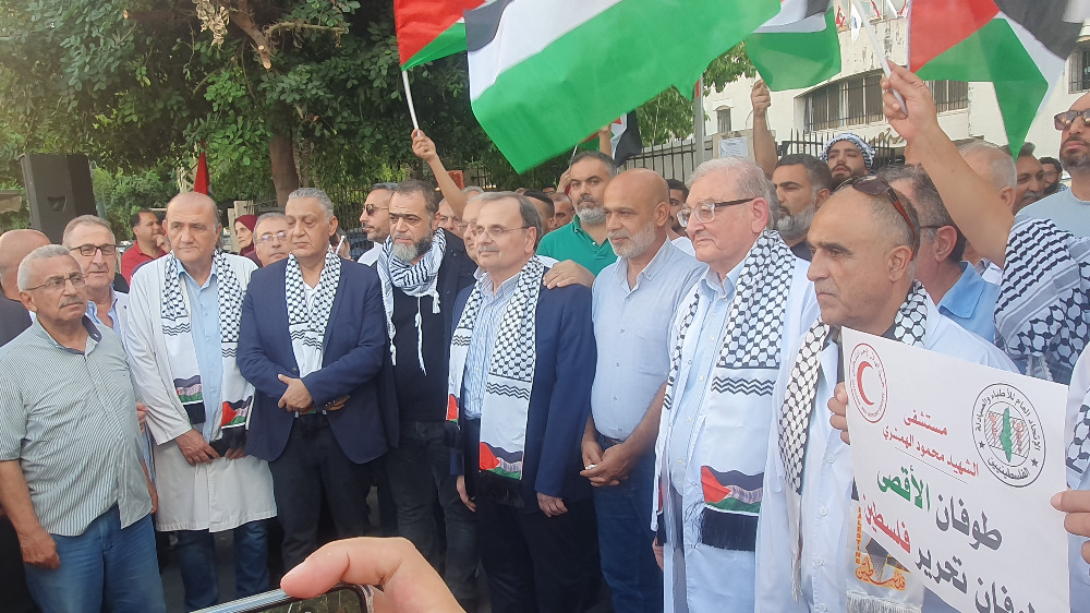"مستشفى  الهمشري" و"إتحاد الأطباء والصيادلة الفلسطينيين" في لبنان و"رابطة أطباء الأسنان الفلسطينيين" و"رابطة أطباء صيدا" ينفذون وقفة تضامنية مع غزة