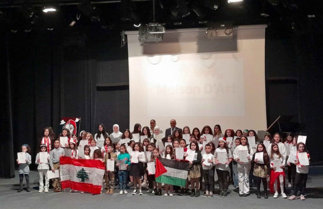 في ذكرى الإستقلال وبحضور بهية الحريري وسفير تونس " maison d’art " افتتح معرض "وطني هويتي"  في ثانوية رفيق الحريري