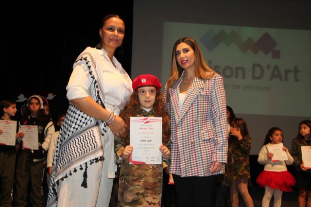 في ذكرى الإستقلال وبحضور بهية الحريري وسفير تونس " maison d’art " افتتح معرض "وطني هويتي"  في ثانوية رفيق الحريري