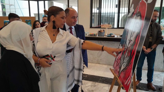في ذكرى الإستقلال وبحضور بهية الحريري وسفير تونس " maison d’art " افتتح معرض "وطني هويتي"  في ثانوية رفيق الحريري